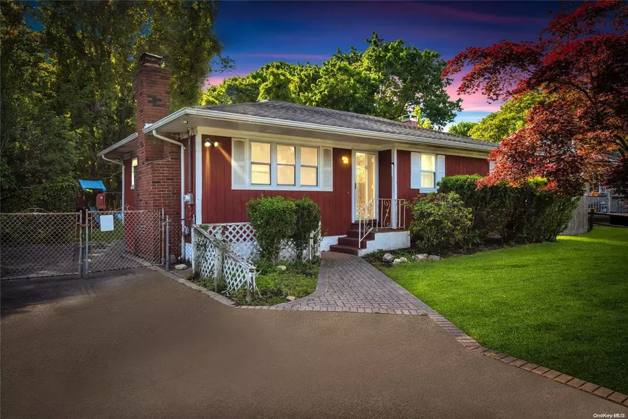 126 Bellport AVE, Bellport, NY 11713