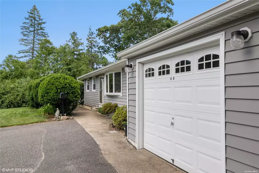 63 Harned RD, Commack, NY 11725
