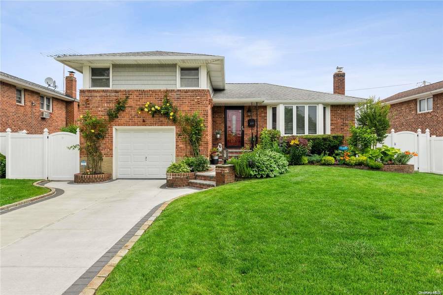 4085 Bayberry LN, Seaford, NY 11783