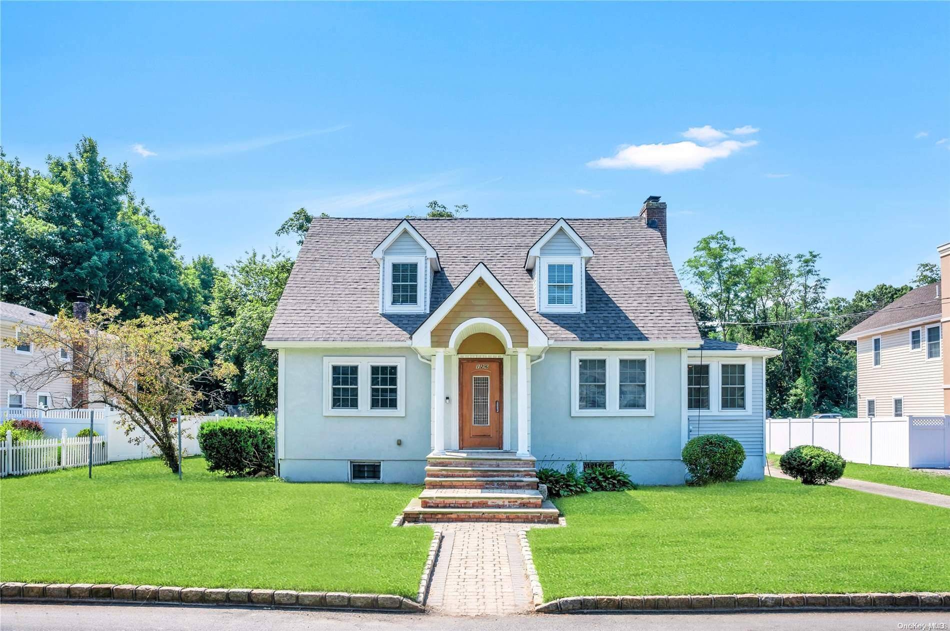 West Babylon, NY 11704,126 Gordon AVE