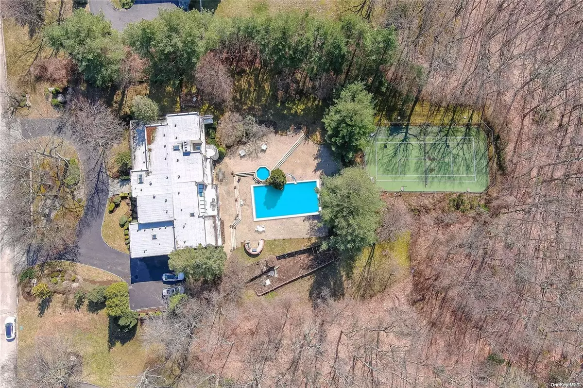 Upper Brookville, NY 11771,15 Centre View DR