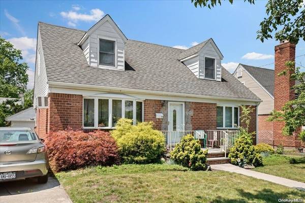 59 Celler AVE, New Hyde Park, NY 11040