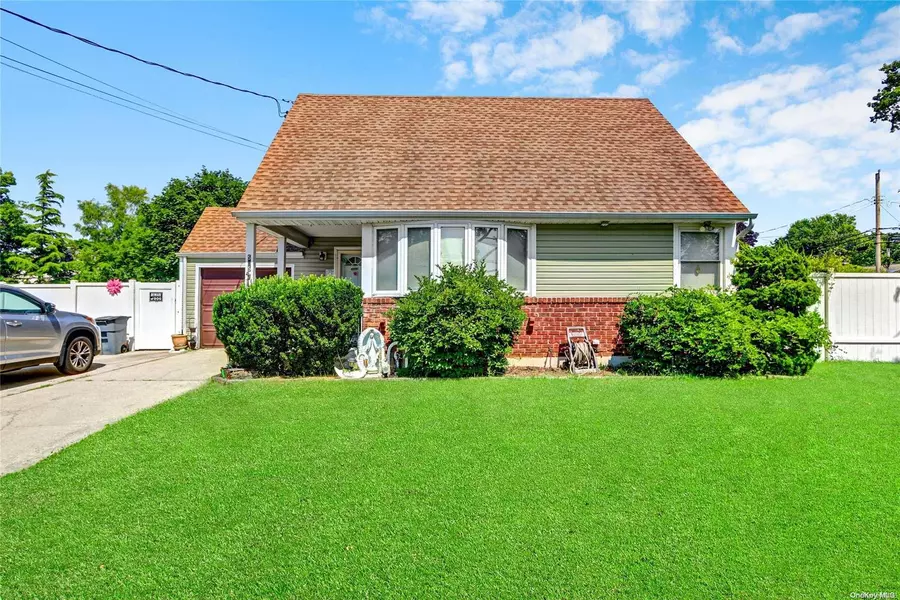 505 Goodrich AVE, North Babylon, NY 11703