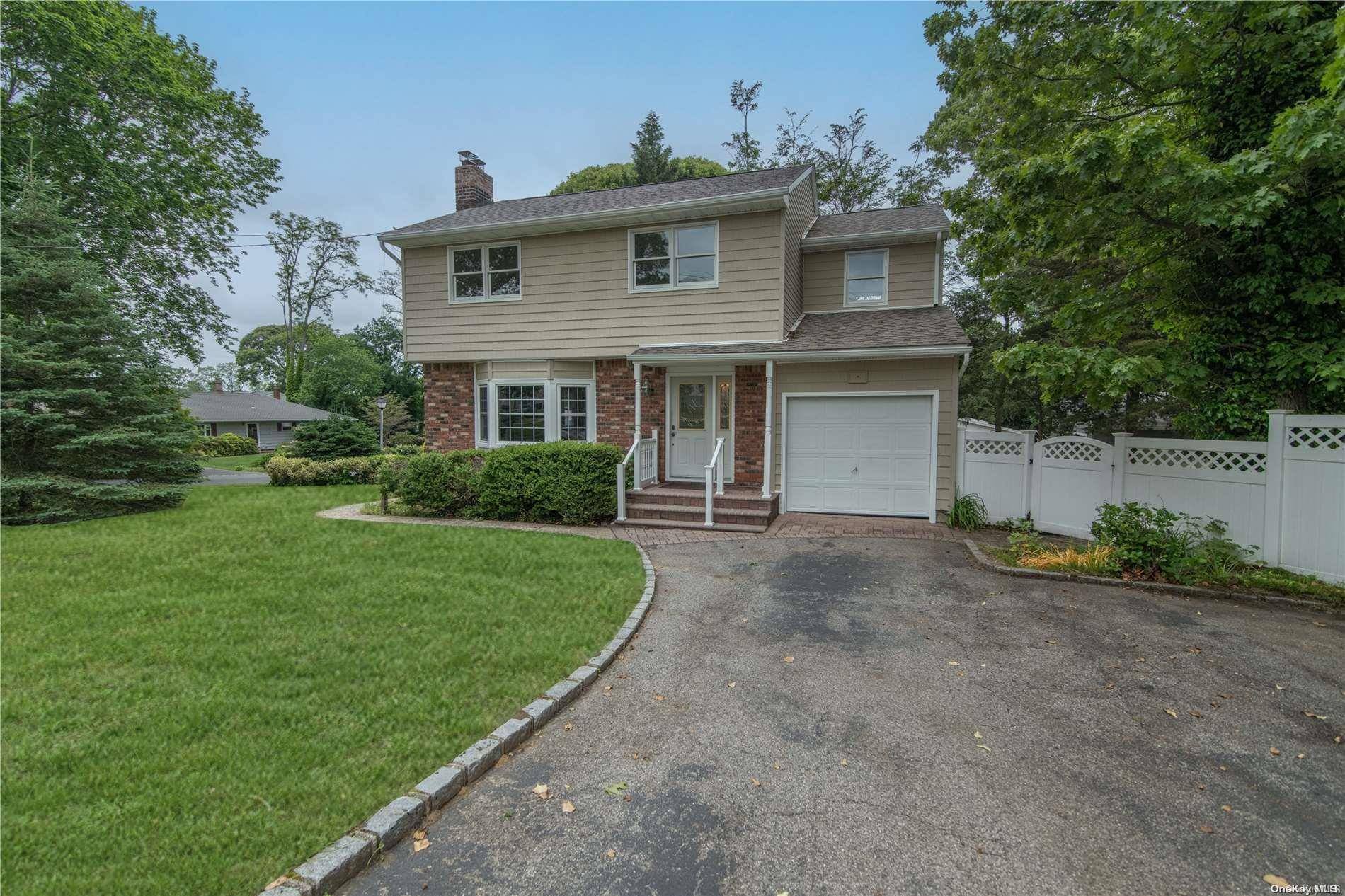 607 Townline RD, Hauppauge, NY 11788