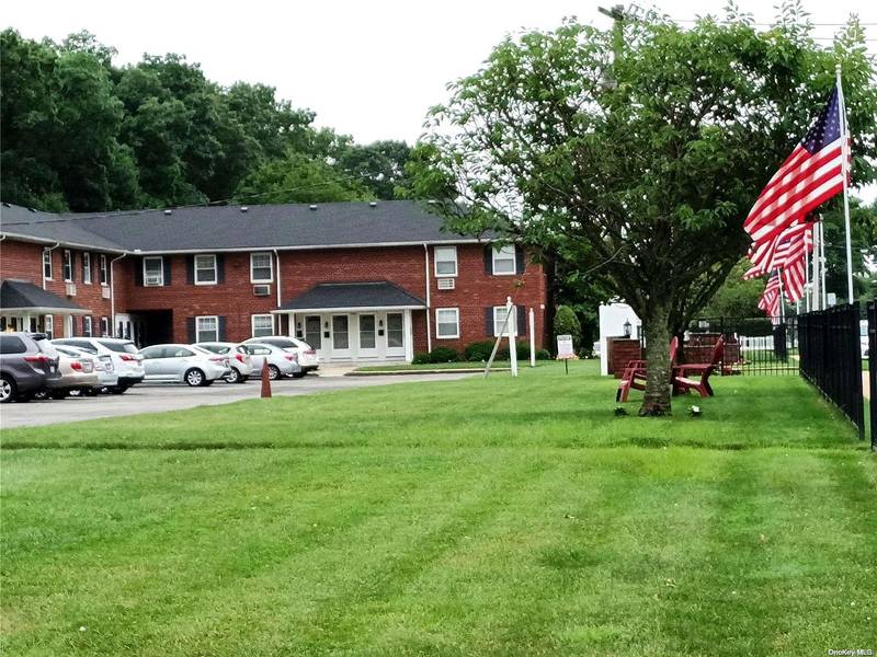 3664 Park AVE #2L, Wantagh, NY 11793