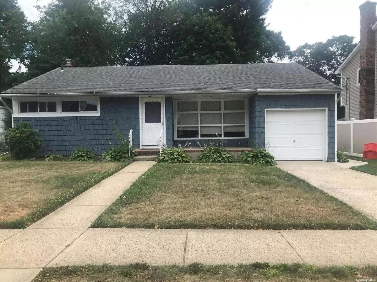 West Hempstead, NY 11552,615 Colonade RD