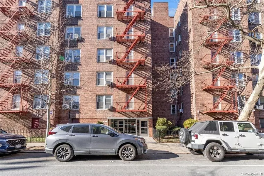 33-44 91st ST #4L, East Elmhurst, NY 11369