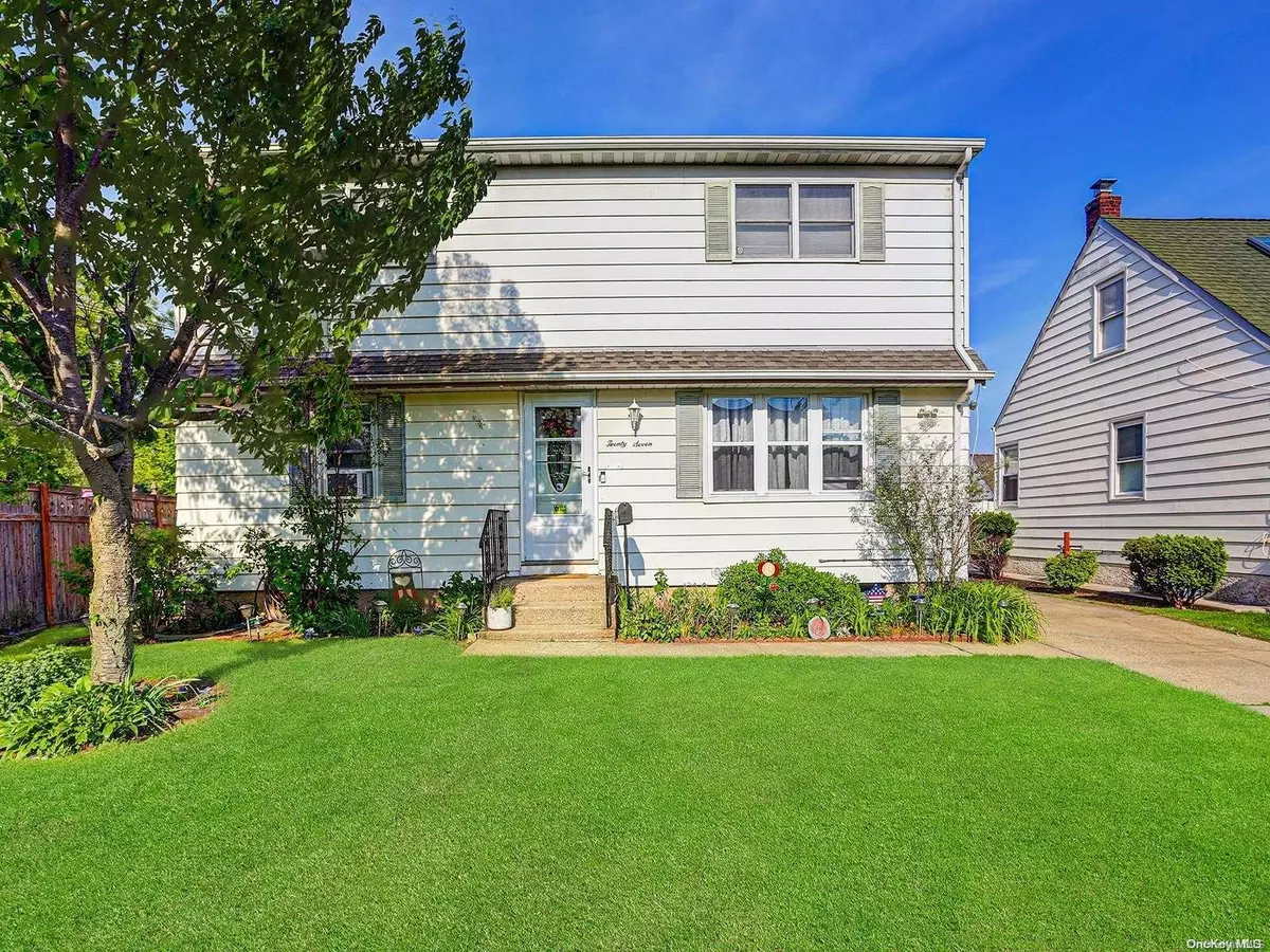 Hicksville, NY 11801,27 Albert ST