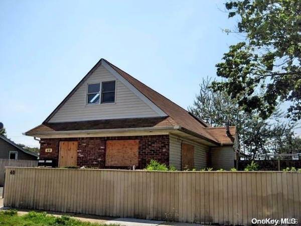 40 Kildare RD, Island Park, NY 11558