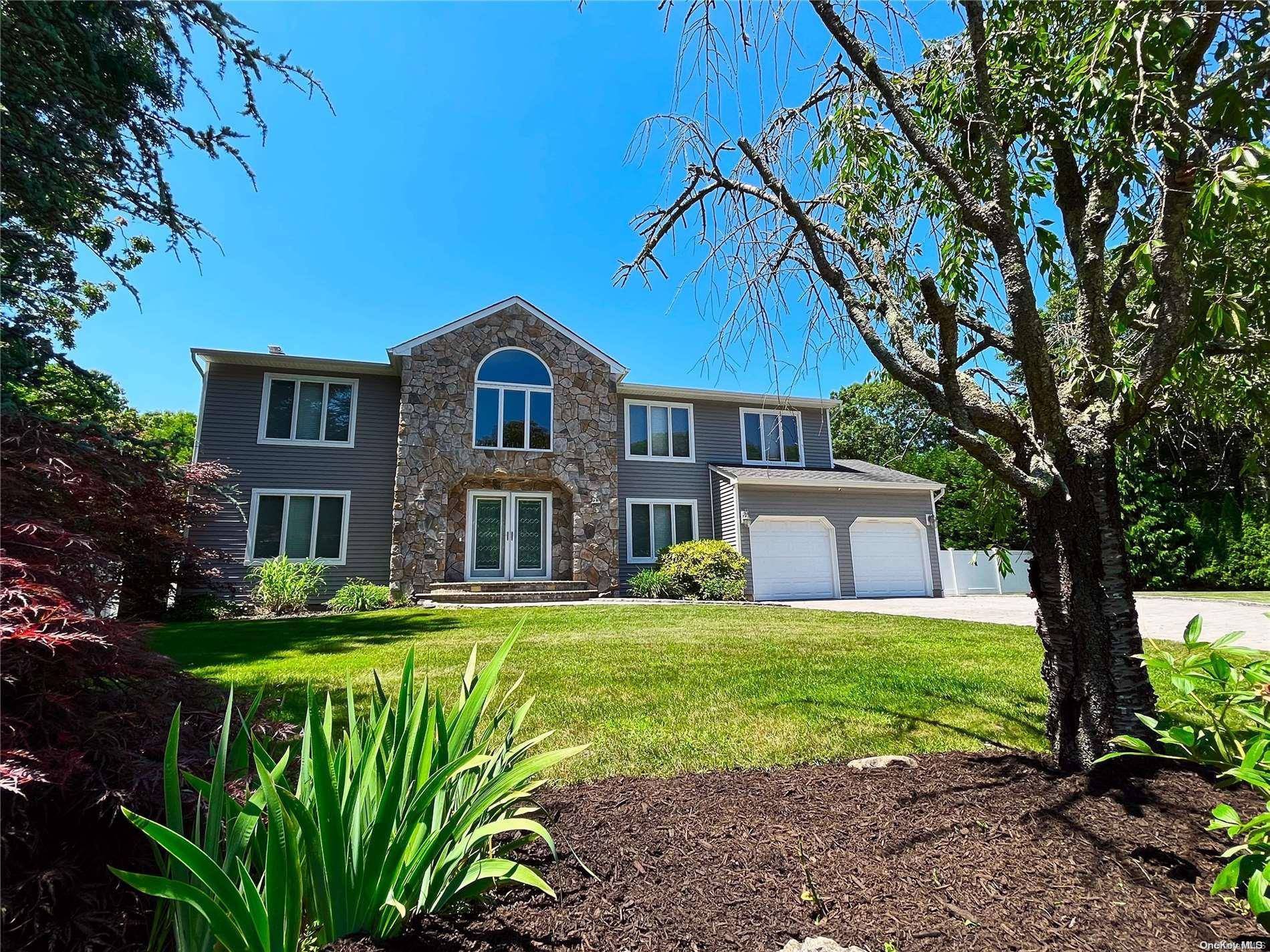 10 Barbara Anne ST, Manorville, NY 11949