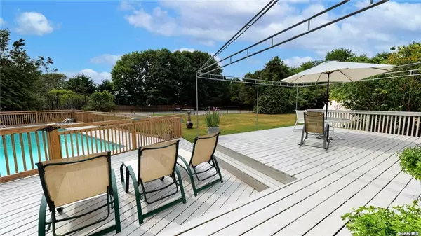 15 Rogers LN, Remsenburg, NY 11960