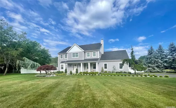 33 Elderwood DR, Saint James, NY 11780