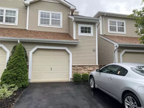 170 Carriage LN #224, Plainview, NY 11803