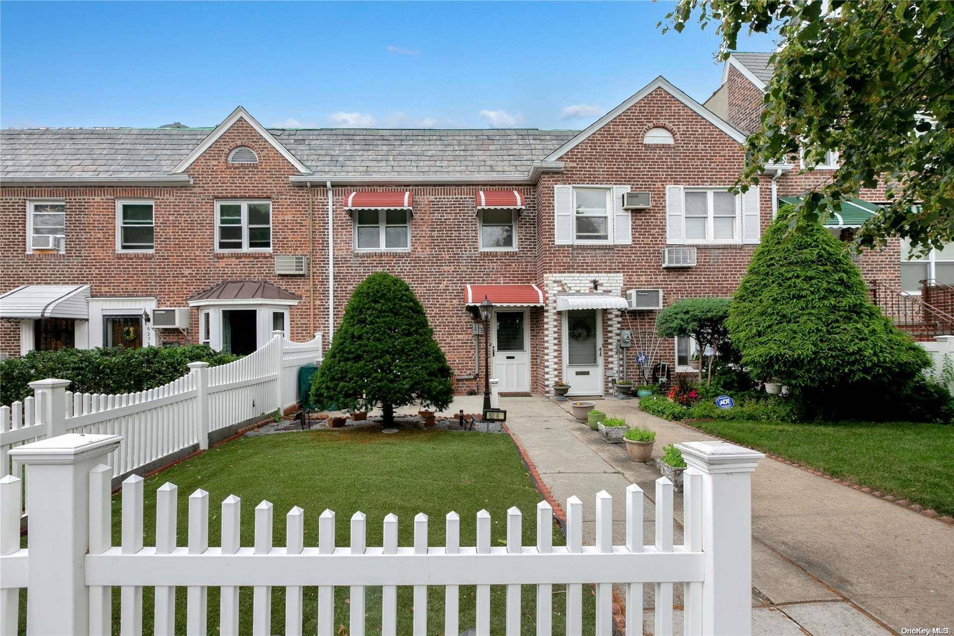 62-41 82nd ST, Middle Village, NY 11379