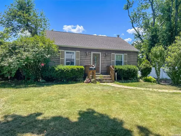 28 Dawson ST, South Huntington, NY 11746