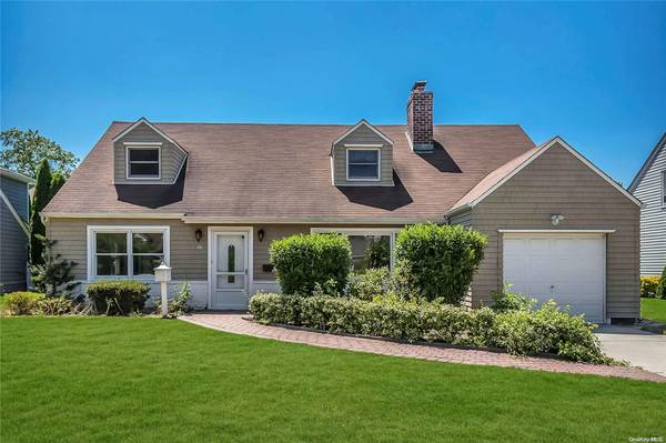 26 Linden ST, Garden City, NY 11530