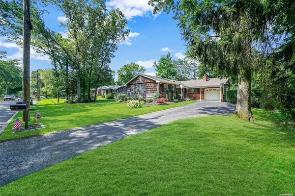 16 Midwood AVE, Nesconset, NY 11767