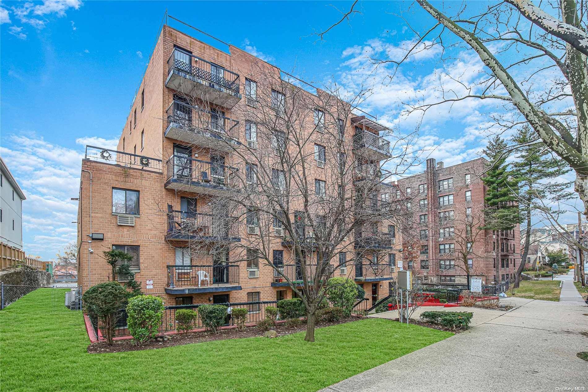 180-16 Wexford TER #1E,  Jamaica Estates,  NY 11432