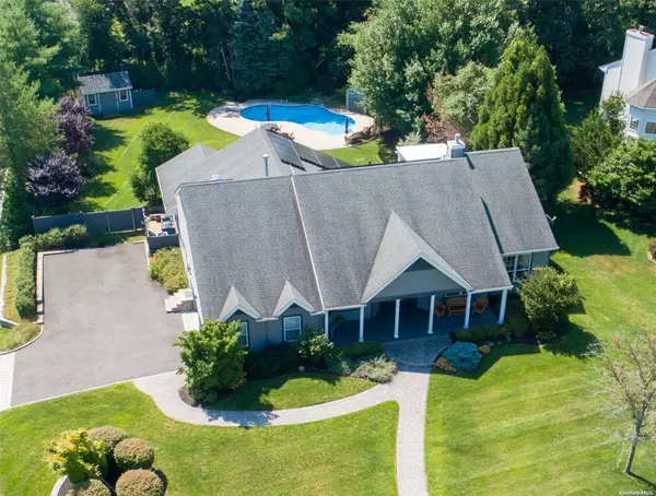 37 Varsity BLVD, Setauket, NY 11733