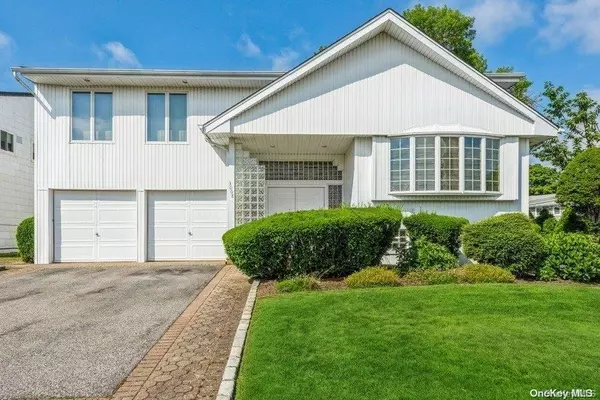 3008 Wynsum AVE, Merrick, NY 11566