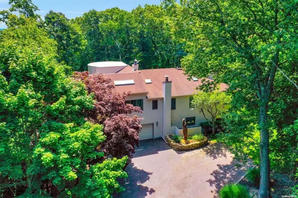 62 Old Homestead RD, Port Jefferson, NY 11777