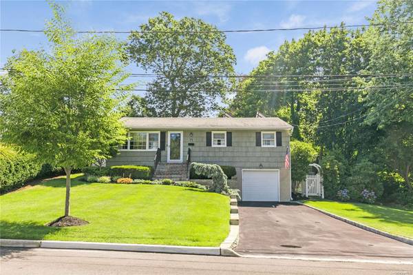 71 6th AVE, Kings Park, NY 11754