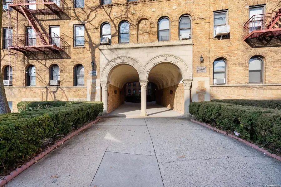 83-44 Lefferts BLVD #1E, Kew Gardens, NY 11415