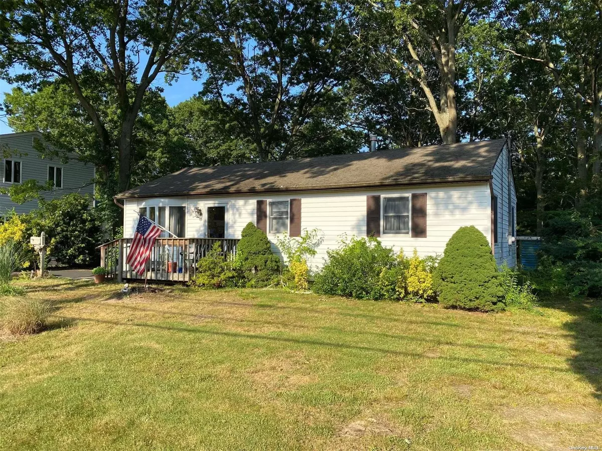 West Islip, NY 11795,795 Sandra AVE