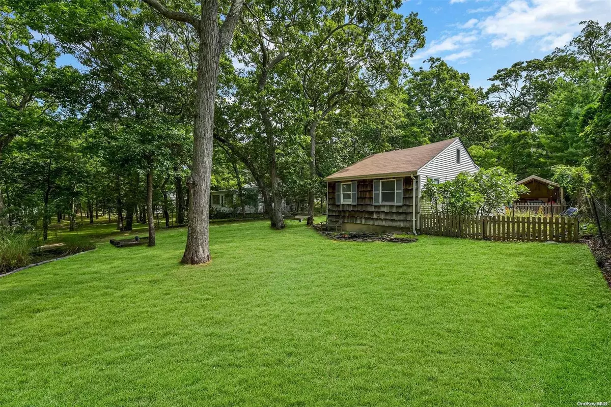 Hampton Bays, NY 11946,4 E Landing RD