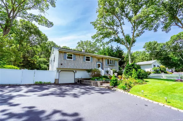28 Nelson RD, Selden, NY 11784