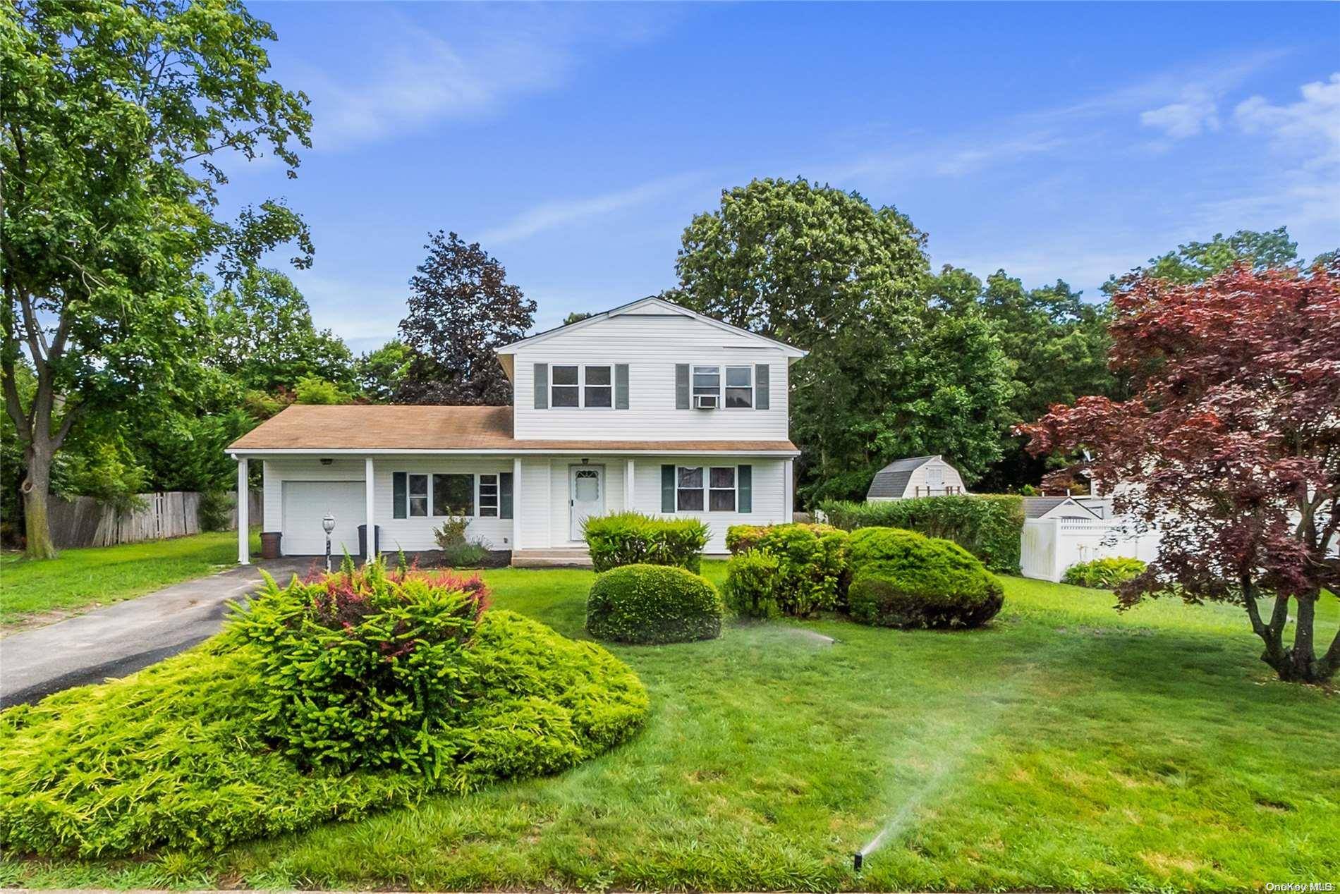 25 Green PL, South Setauket, NY 11720