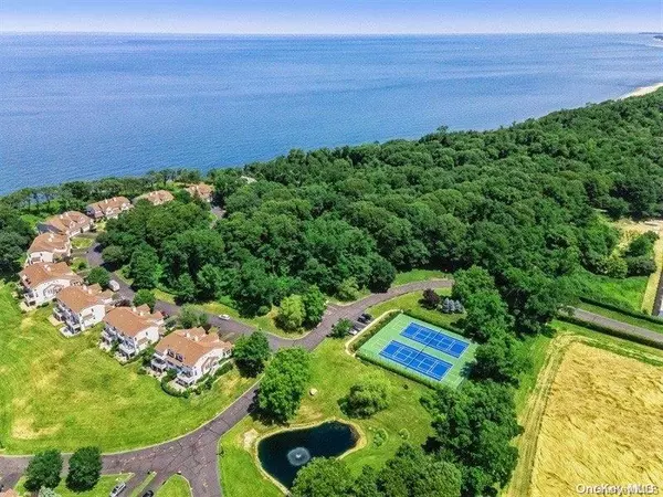 Jamesport, NY 11947,18 Tall Tree CIR #18