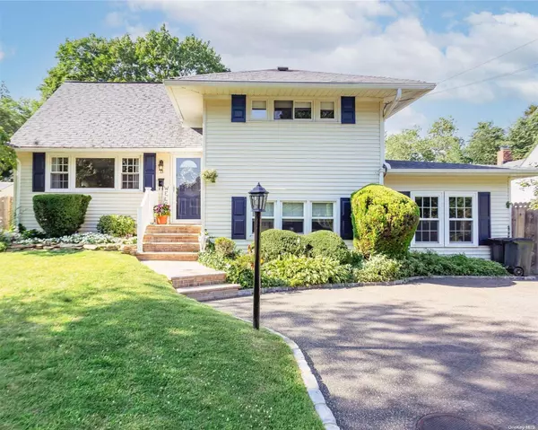 15 Bowden DR, South Huntington, NY 11746