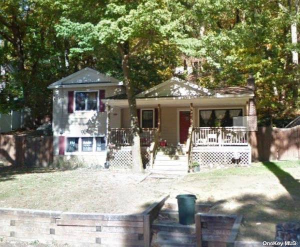 Rocky Point, NY 11778,245 Locust DR