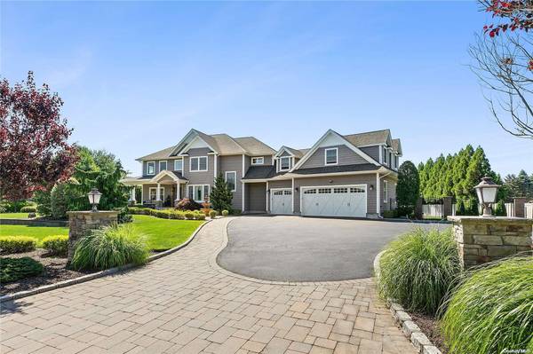 30 Hampton DR,  Center Moriches,  NY 11934