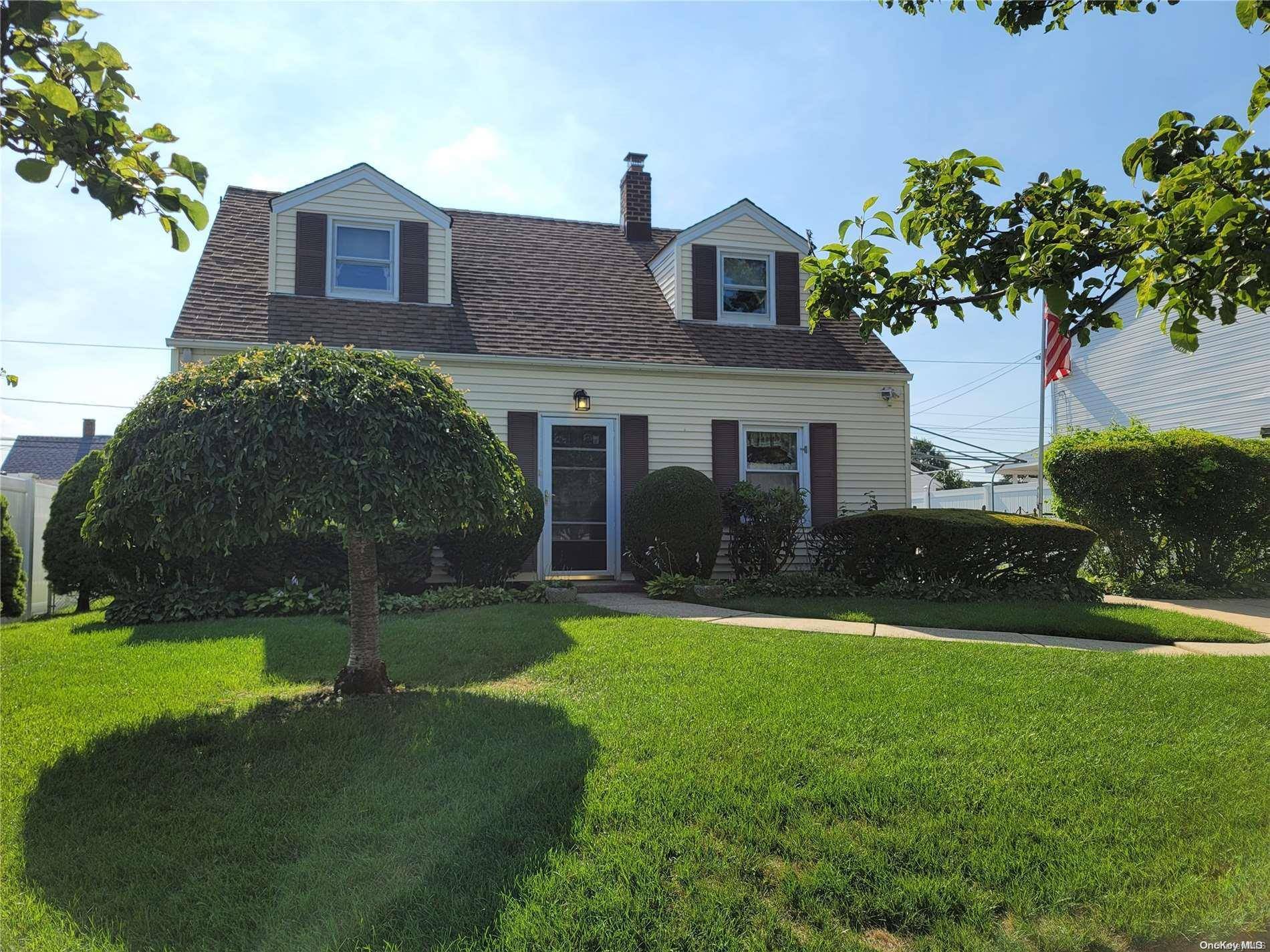 Levittown, NY 11756,58 Barnyard LN