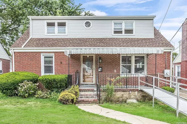 65 Ludlam AVE, Elmont, NY 11003