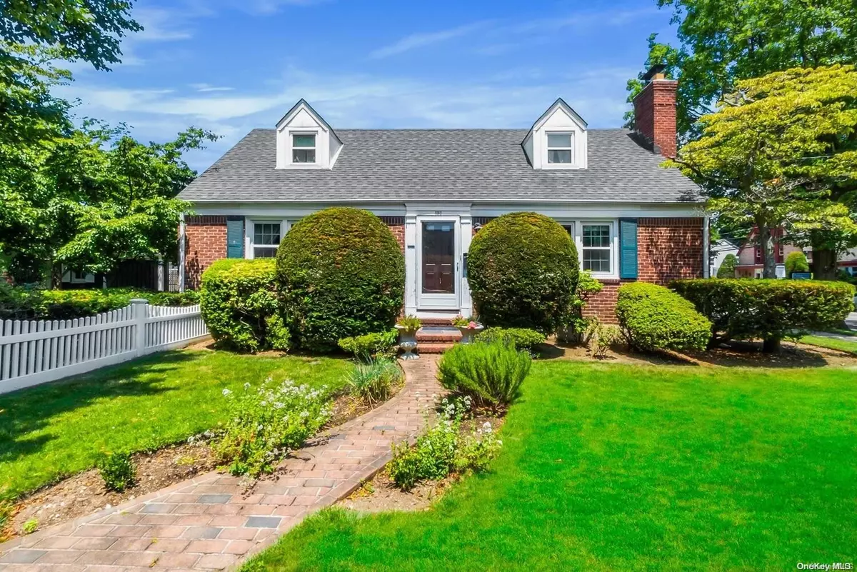 West Hempstead, NY 11552,590 9th ST