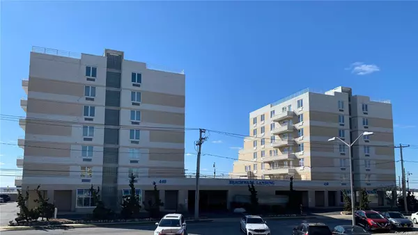 450 W Broadway #2G, Long Beach, NY 11561