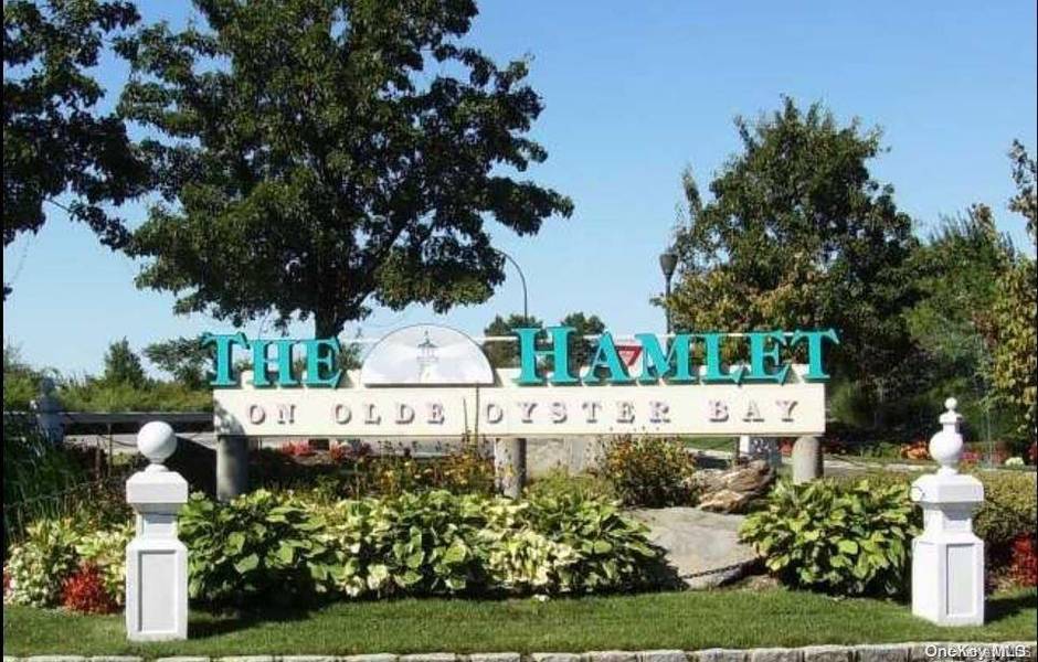 6 Carriage LN #106, Plainview, NY 11803