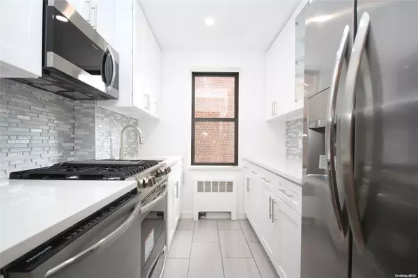 Maspeth, NY 11378,52-15 65th PL #3A