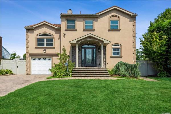 45 Inlet DR, Lindenhurst, NY 11757