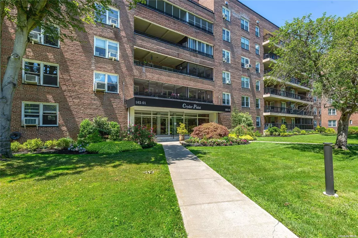 Beechhurst, NY 11357,162-01 Powells Cove BLVD #2N