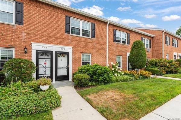 307 Hicksville RD #7, Bethpage, NY 11714