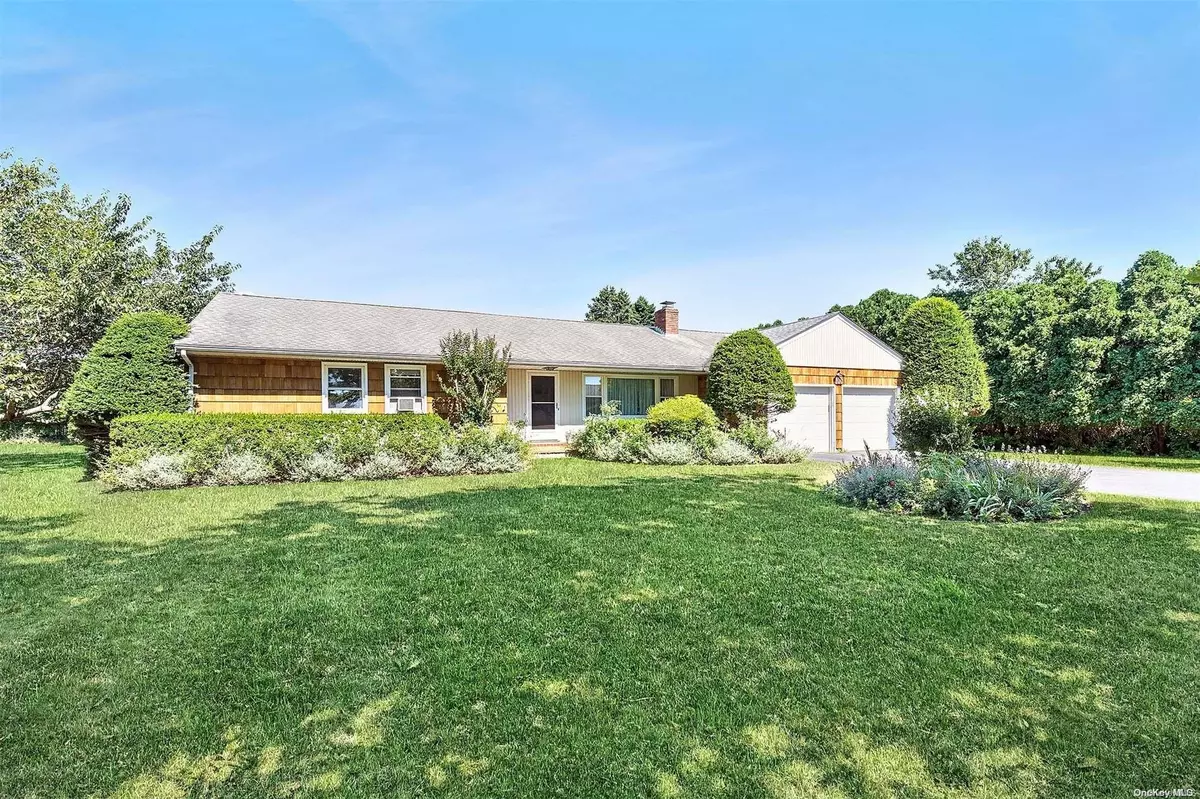 Southampton, NY 11968,100 Narrow LN