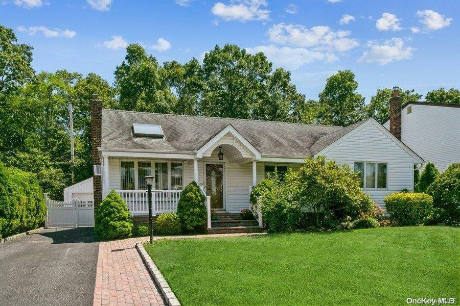 954 Brent DR, Wantagh, NY 11793