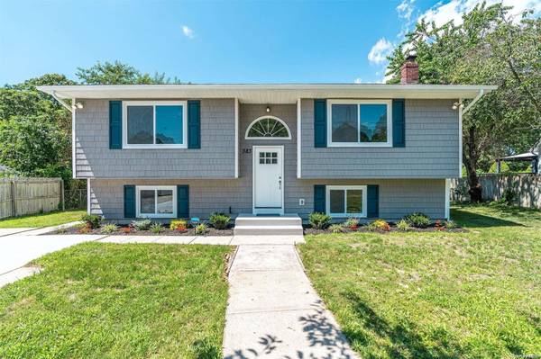 383 Puritan DR, Shirley, NY 11967