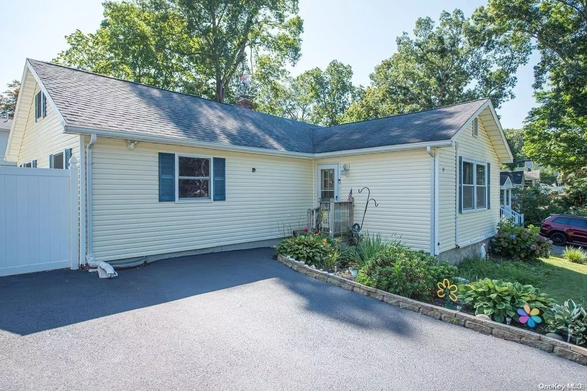 Rocky Point, NY 11778,39 Palm RD