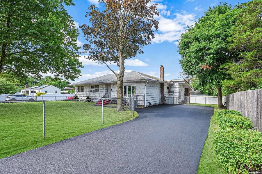 738 Old North Ocean AVE, Patchogue, NY 11772
