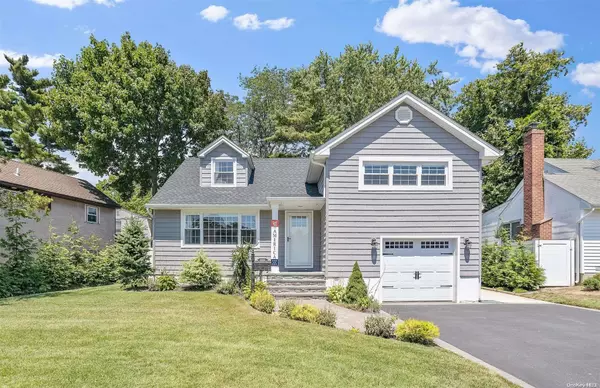 3899 Ralph ST, Seaford, NY 11783